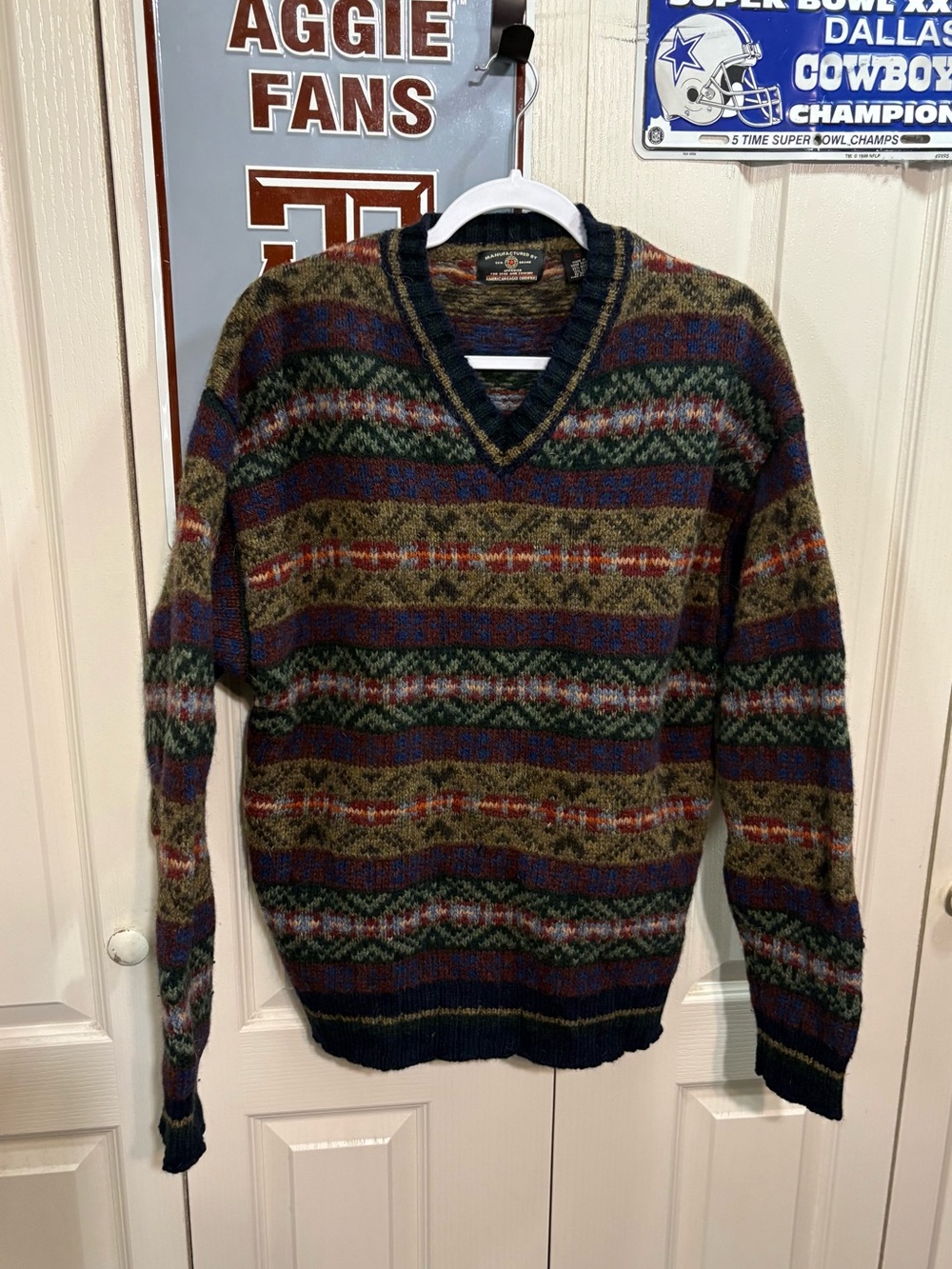 American Eagle Men’s V-Neck Wool Sweater
